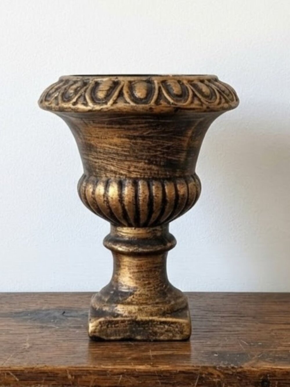Vintage Style Pedestal Urn Vase Antique Gold Finish 7.5-inch Terracotta Planter